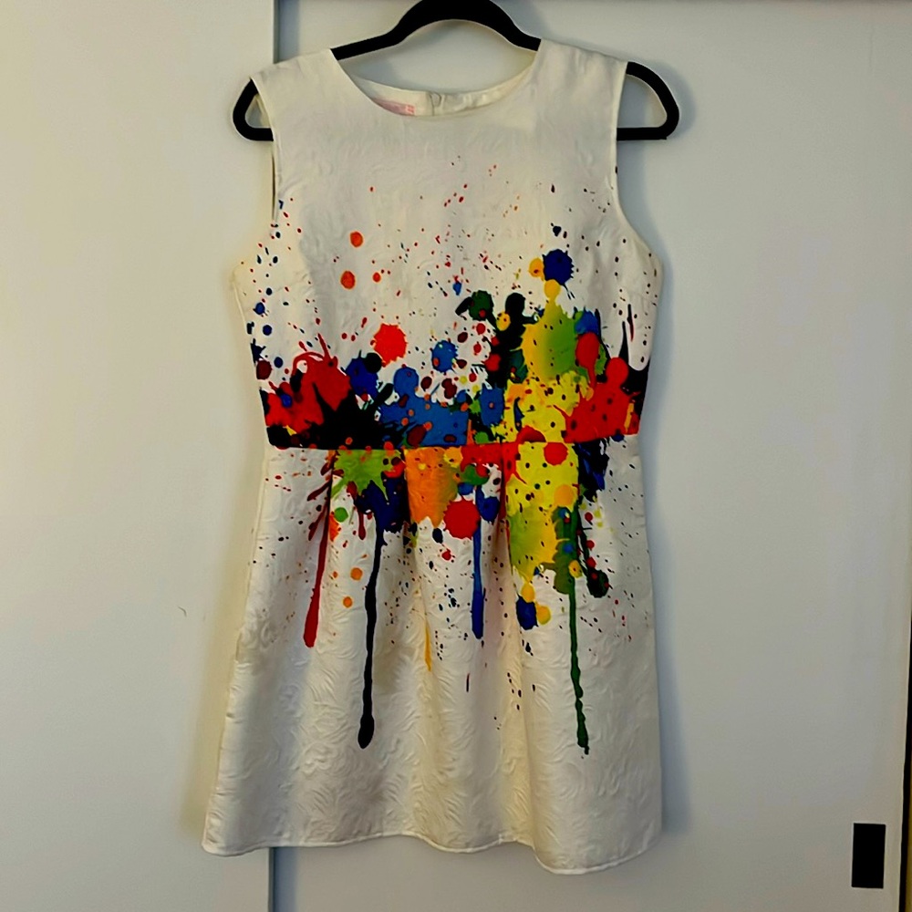 Paint splatter white summer shift dress! Gorgeous brocade fabric. Size M-L